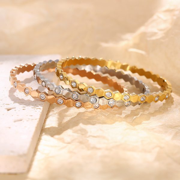 O1CN010MN4Vl25wjg1hyae0_3529117591-0-cib.jpg Stainless Steel Honeycomb Bangle 652655863104