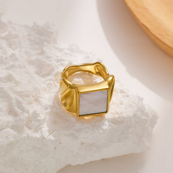 O1CN012xeWug25wjO5eIGip_3529117591-0-cib.jpg Stainless Steel Square Shell Ring 725262863718