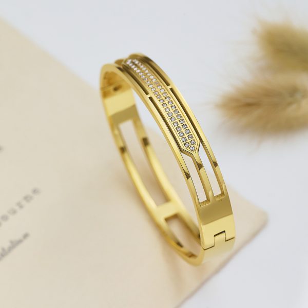 O1CN0134VjFD25wjTgN5yho_3529117591-0-cib.jpg Stainless Steel Wide Rhinestone Bangle 778141688261