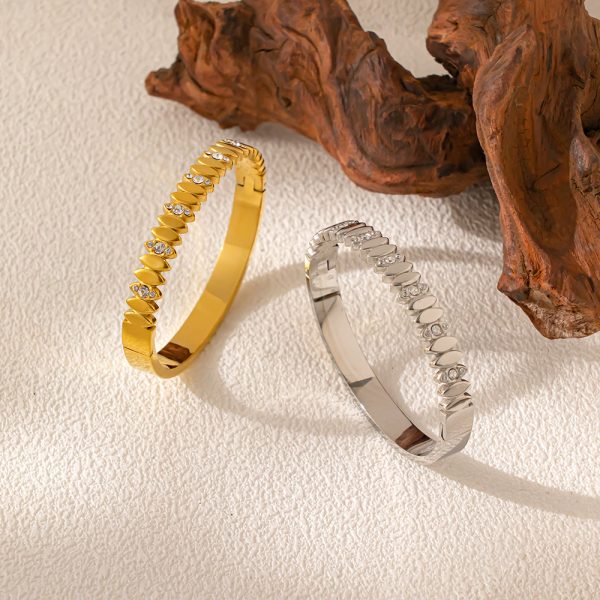 O1CN013QbtPZ25wjc7bdJ3W_3529117591-0-cib.jpg Stainless Steel Teardrop Bangle 959471602070