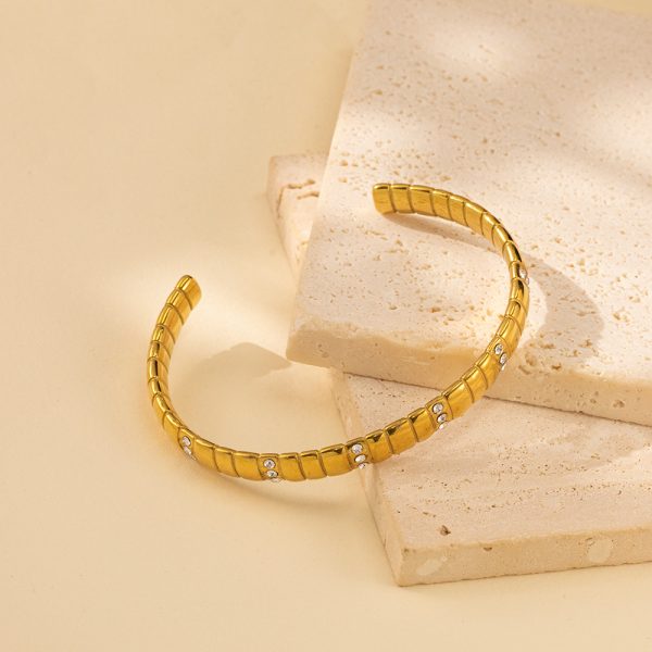 O1CN014RP6qP25wjfvBwbbK_3529117591-0-cib.jpg Stainless Steel Zirconia Open Bangle 1050142882192
