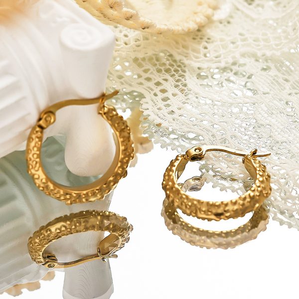 O1CN015gRIyR25wjUz3RCqe_3529117591-0-cib.jpg Stainless Steel Textured Huggie Earrings 806113016766