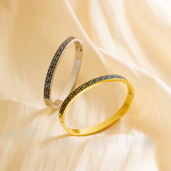 O1CN015uRGPg25wjNtpjLGH_3529117591-0-cib.jpg Stainless Steel Cross Bangle 724169324228