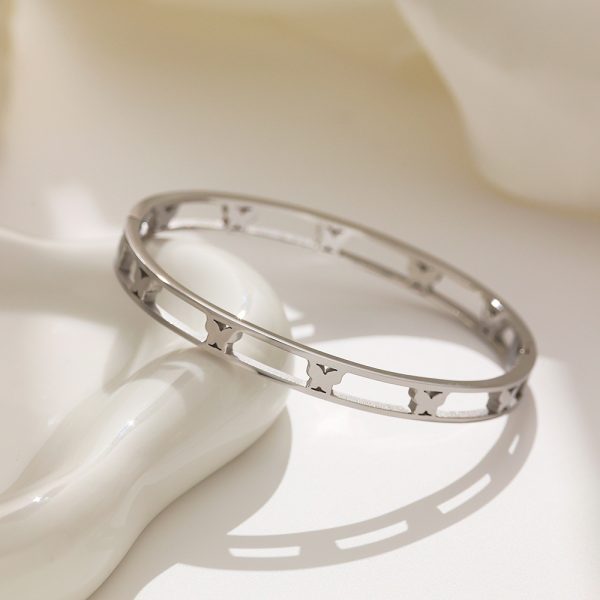 O1CN0187JI7K25wjUiltOQY_3529117591-0-cib.jpg Stainless Steel Butterfly Bangle 798803621248
