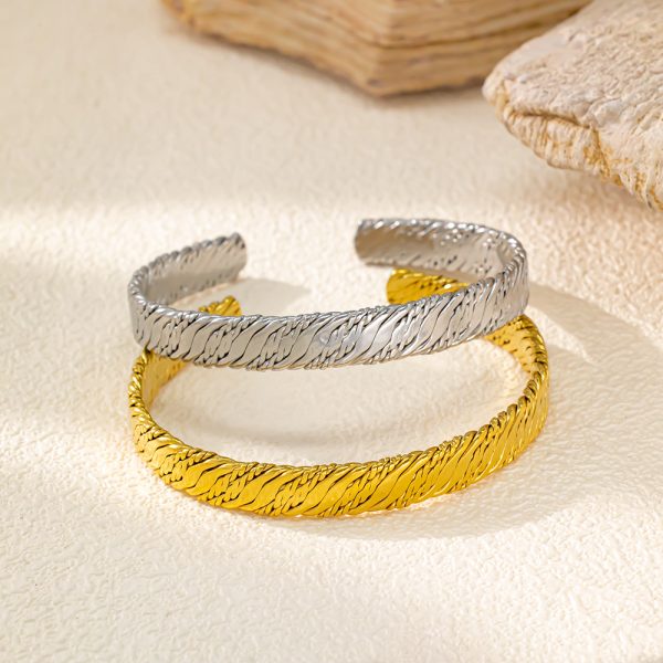 O1CN018bJzVg25wjcUpFWgM_3529117591-0-cib.jpg Stainless Steel C Shaped Bangle 965535887080