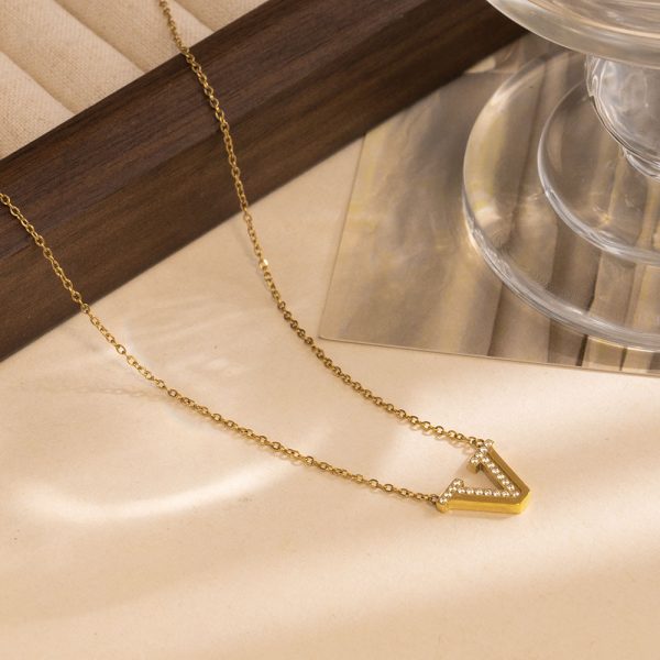 O1CN019TUuEw25wjZWuMY2i_3529117591-0-cib.jpg Stainless Steel Rhinestone Letter V Necklace 893592926979
