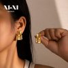 O1CN01Axk9DU25wjbrNCM2n_3529117591-0-cib.jpg Stainless Steel Square Stud Earrings 893673124921