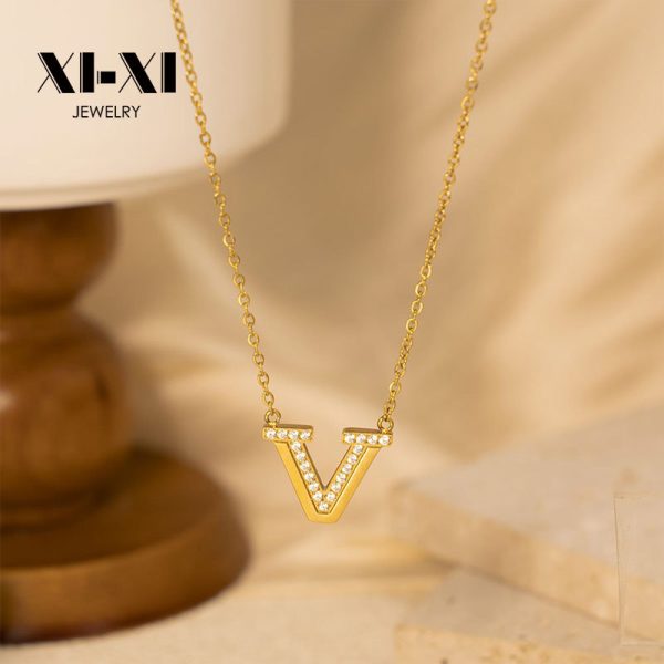 O1CN01BgmD9e25wjbluoOsh_3529117591-0-cib.jpg Stainless Steel Rhinestone Letter V Necklace 893592926979