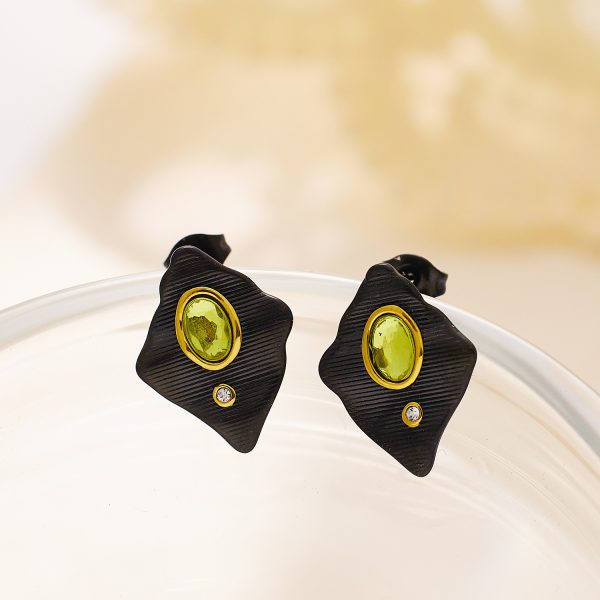 O1CN01D1jqYU25wjRd7fq2J_3529117591-0-cib.jpg Stainless Steel Clover Shell Earrings 756940769071
