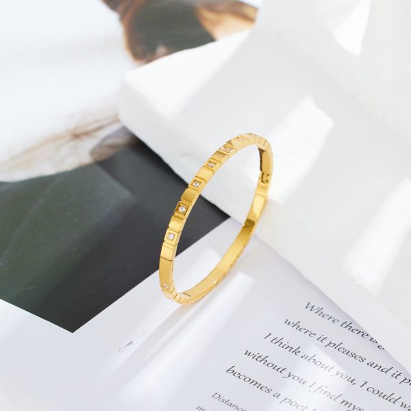 O1CN01DSaNqQ25wjKT4WJIr_3529117591-0-cib.jpg Stainless Steel Rhinestone Bangle 692307657250