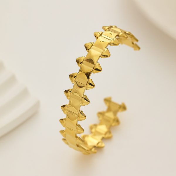 O1CN01F34Gbs25wjU4CPEm9_3529117591-0-cib.jpg Stainless Steel Rivet Jewelry Set 785467939950
