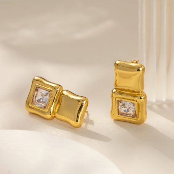 O1CN01FPoxSP25wjZWYeW6W_3529117591-0-cib.jpg Stainless Steel Square Stud Earrings 893673124921