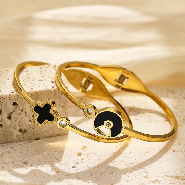 O1CN01HlW5Tr25wjfwc0p14_3529117591-0-cib.jpg Stainless Steel Clover Bangle 1050398186677