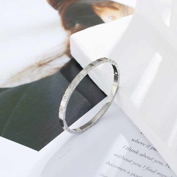 O1CN01IMJ6t325wjKT4aCgb_3529117591-0-cib.jpg Stainless Steel Rhinestone Bangle 692307657250