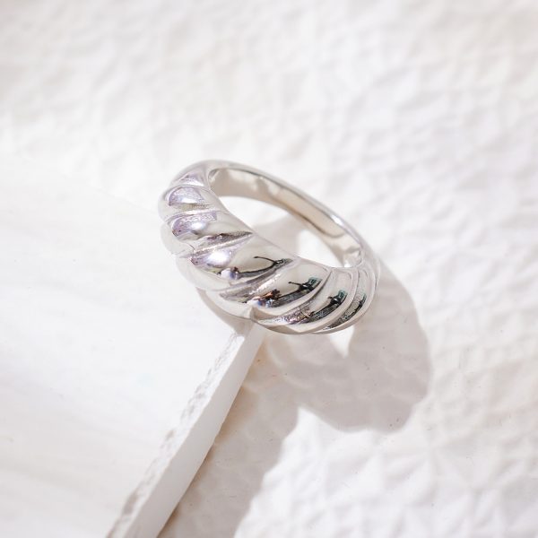O1CN01JqxCm125wjJHnxruz_3529117591-0-cib.jpg Stainless Steel Twist Ring 682337815655