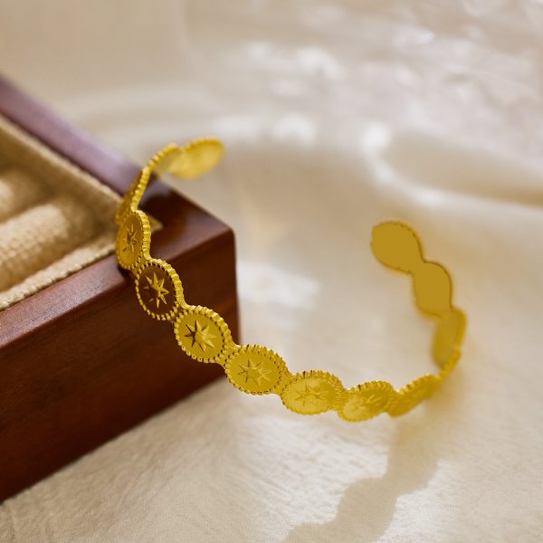 O1CN01L0D0xL25wjQyyZ5JX_3529117591-0-cib.jpg Stainless Steel Sunflower Coin Bracelet 749043705042
