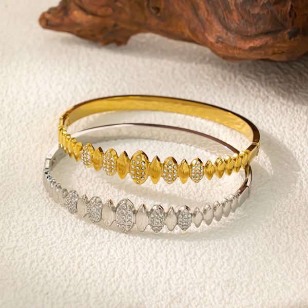 O1CN01Nb7wgv25wjc8VzrYm_3529117591-0-cib.jpg Stainless Steel Teardrop Bangle 959471602070