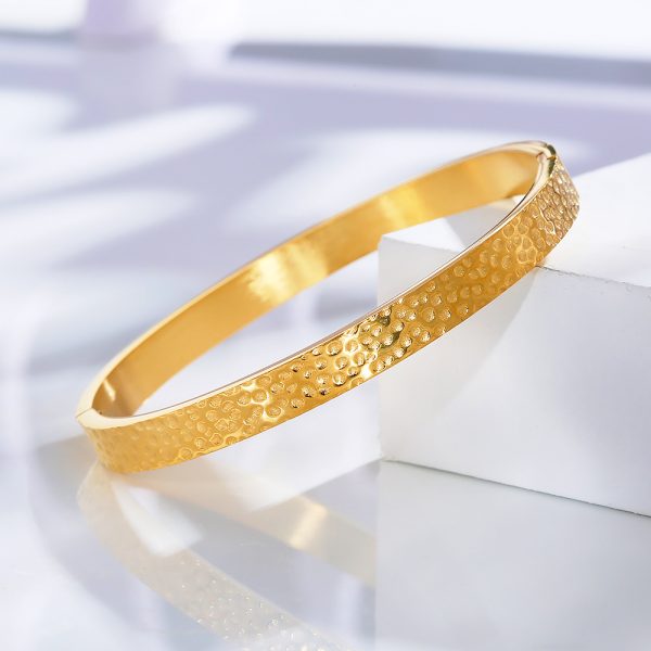 O1CN01O8Ht4b25wjQ6M0RFj_3529117591-0-cib.jpg Stainless Steel Hammered Bangle 741961586818