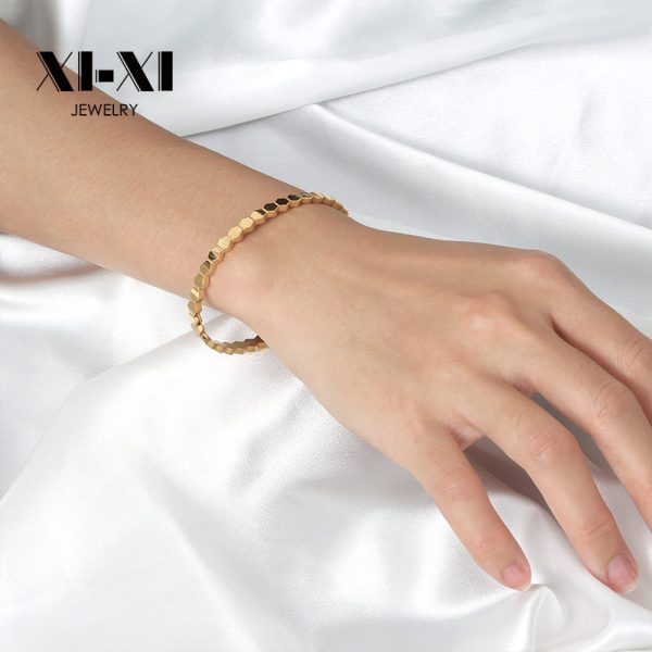O1CN01Q6uA5e25wjbnWEYBH_3529117591-0-cib.jpg Stainless Steel Honeycomb Bangle 652655863104