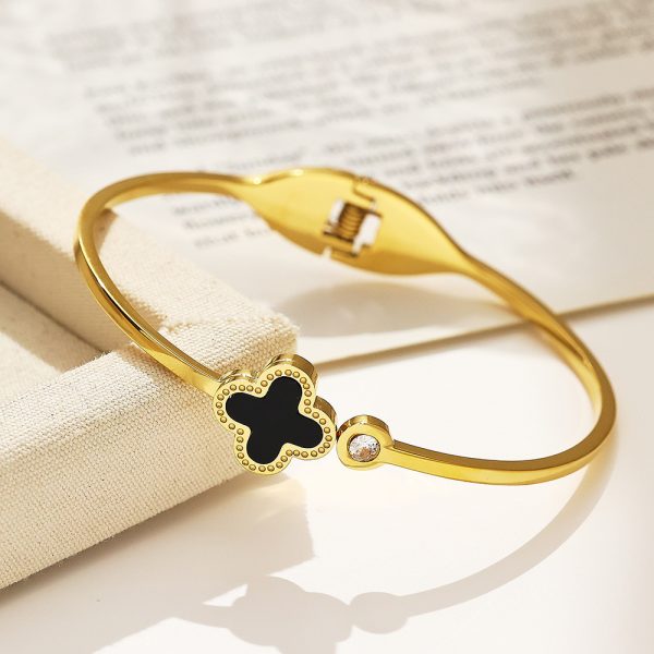 O1CN01QsUZkX25wjfwCe5sR_3529117591-0-cib.jpg Stainless Steel Clover Bangle 1050398186677