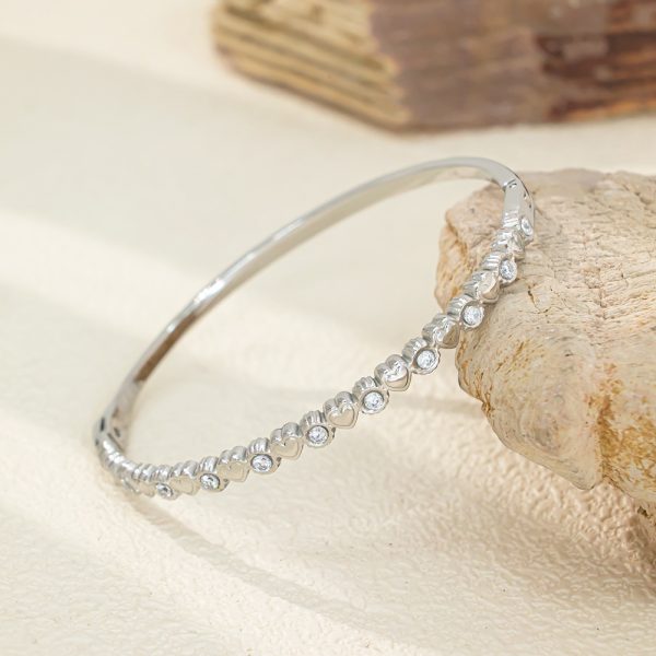 O1CN01Rw4Wft25wjc6rc2H7_3529117591-0-cib.jpg Stainless Steel Zirconia Heart Bangle 958497159610