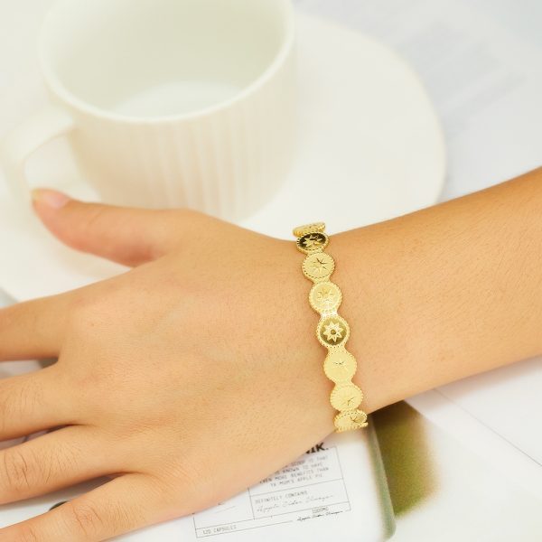 O1CN01SIXC4F25wjQwSQlFg_3529117591-0-cib.jpg Stainless Steel Sunflower Coin Bracelet 749043705042