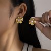 O1CN01Ty5jon25wjZY3LJ4Q_3529117591-0-cib.jpg Stainless Steel Flower Pearl Earrings 893538757491
