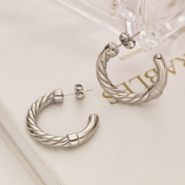O1CN01UIHzuQ25wjUblFt0S_3529117591-0-cib.jpg Stainless Steel Twisted C Earrings 797927611503