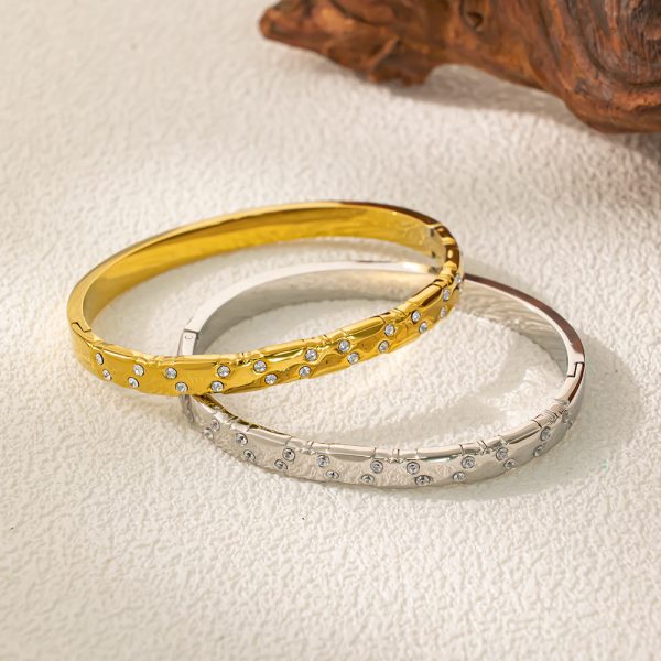 O1CN01UXJz8g25wjc8RKNKY_3529117591-0-cib.jpg Stainless Steel Hollow Rhombus Bangle 960831992811