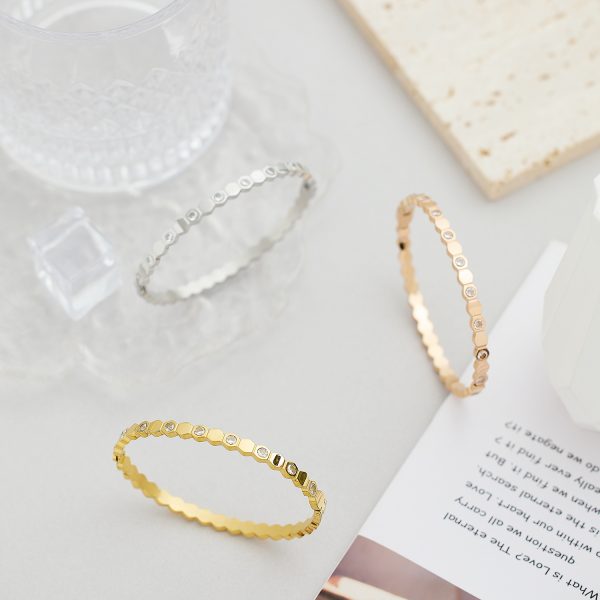 O1CN01UvHdaH25wjg2AaLIf_3529117591-0-cib.jpg Stainless Steel Honeycomb Bangle 652655863104