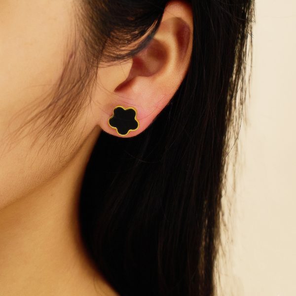 O1CN01VU87HQ25wjRgms8ZR_3529117591-0-cib.jpg Stainless Steel Clover Shell Earrings 756940769071