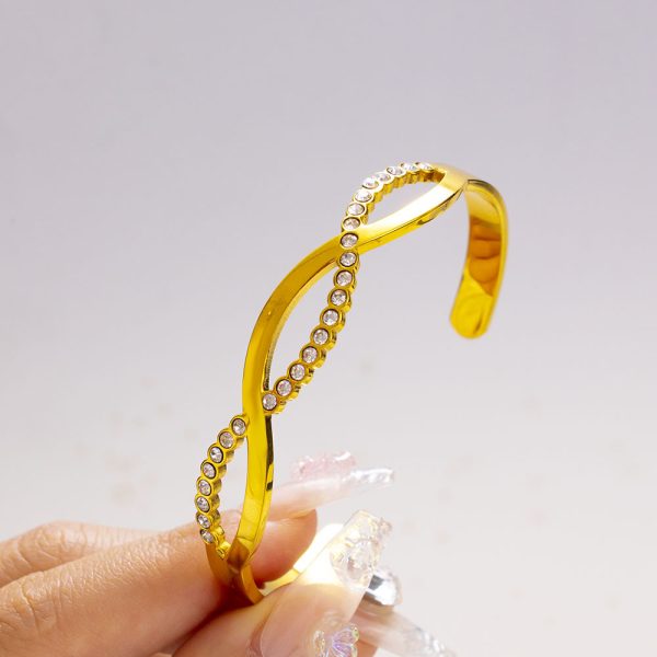 O1CN01YJhGYb25wjXzlyAhP_3529117591-0-cib.jpg Stainless Steel Zirconia Twist Bangle 855905674874