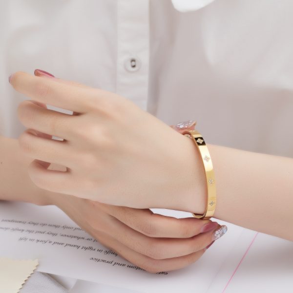 Stainless Steel Clover Bangle 682614923670