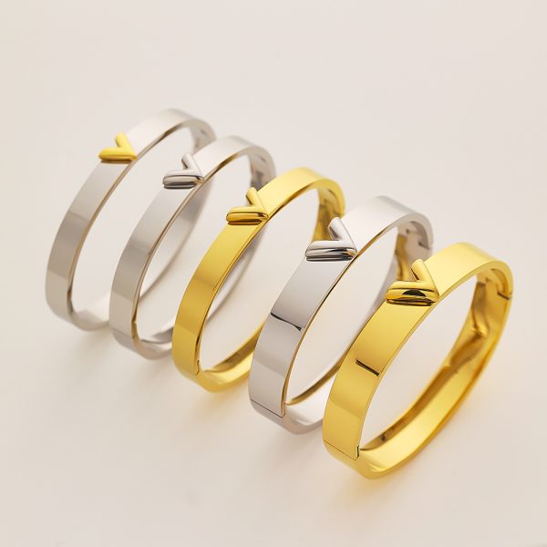 O1CN01Yj3mY325wjd9mheQj_3529117591-0-cib.jpg Stainless Steel V Letter Bangle 984137688239
