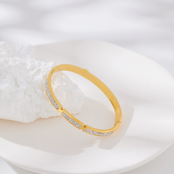O1CN01dafV9m25wjQKgT6QT_3529117591-0-cib.jpg Stainless Steel Rhinestone H Bangle 744085794835