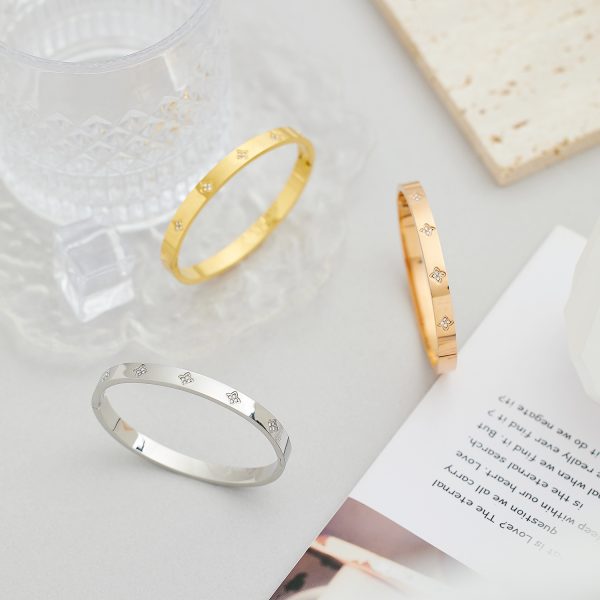 Stainless Steel Clover Bangle 682614923670