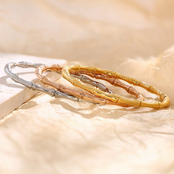 O1CN01eEyX0l25wjHWqZHnx_3529117591-0-cib.jpg Stainless Steel Rhinestone Bangle 670888213634