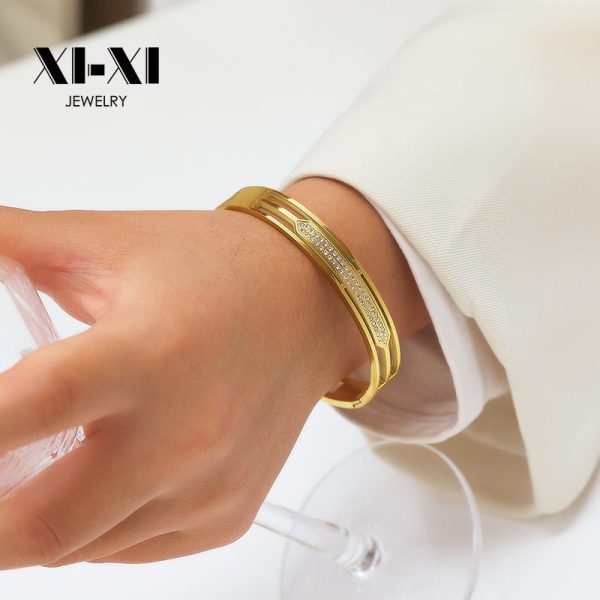 O1CN01fWDcBM25wjbluxcBu_3529117591-0-cib.jpg Stainless Steel Wide Rhinestone Bangle 778141688261