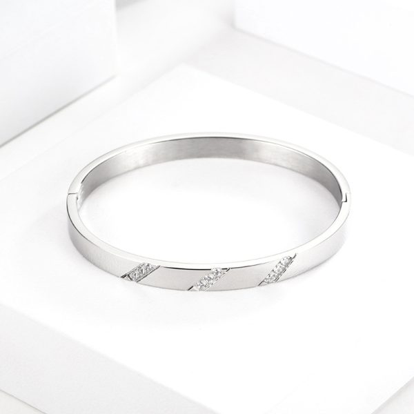 O1CN01gKQUr21DCTwJ7YQOn_6000000000180-0-cib.jpg Stainless Steel Three Stone Bangle 634911226588
