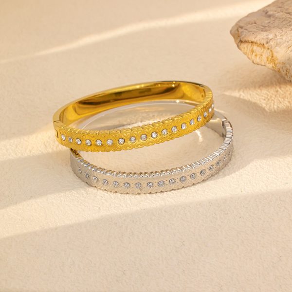 O1CN01gX0oIO25wjcB7OJK0_3529117591-0-cib.jpg Stainless Steel Irregular Rhinestone Bangle 961192110201
