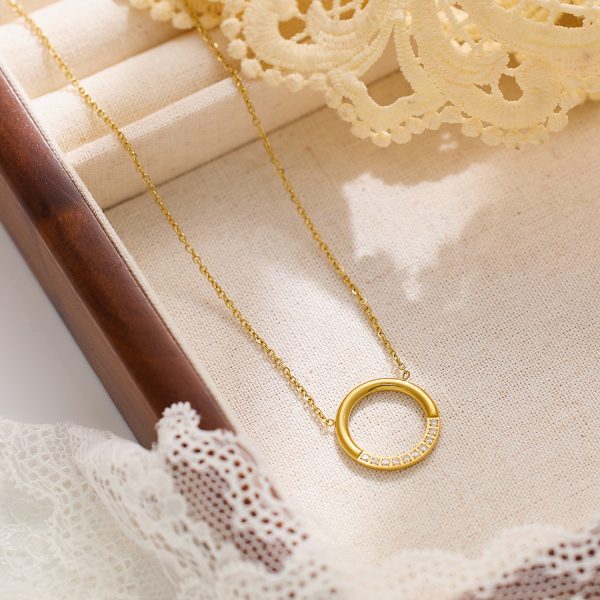 O1CN01hNRYe125wjRYclXis_3529117591-0-cib.jpg Stainless Steel Zirconia Star Necklace 755240610097