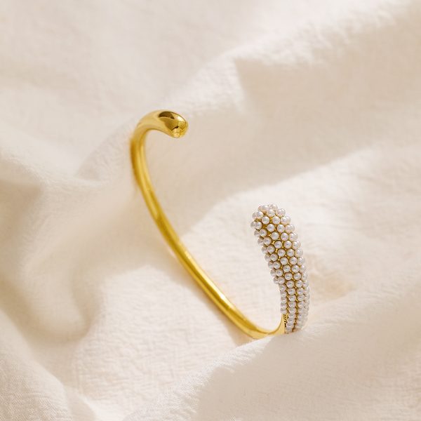 O1CN01iW5lw225wjOv7fjTQ_3529117591-0-cib.jpg Stainless Steel Pearl Rhinestone Bangle 731768566134