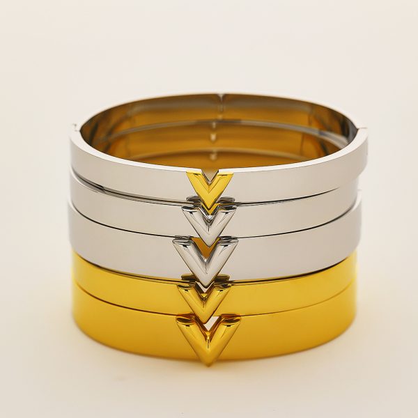 O1CN01jbeN7S25wjd9QPnBs_3529117591-0-cib.jpg Stainless Steel V Letter Bangle 984137688239