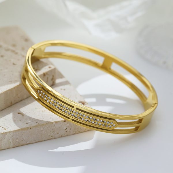 O1CN01lPZ3Wq25wjTf0xMI9_3529117591-0-cib.jpg Stainless Steel Wide Rhinestone Bangle 778141688261