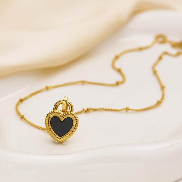 O1CN01lPnU5j25wjVzwiDyq_3529117591-0-cib.jpg Stainless Steel Mother of Pearl Heart Necklace 823122161753
