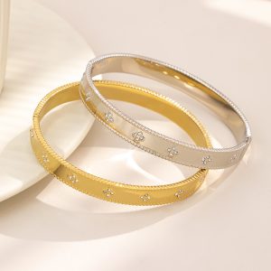 Stainless Steel Rhinestone Clover Bangle 1048230199027
