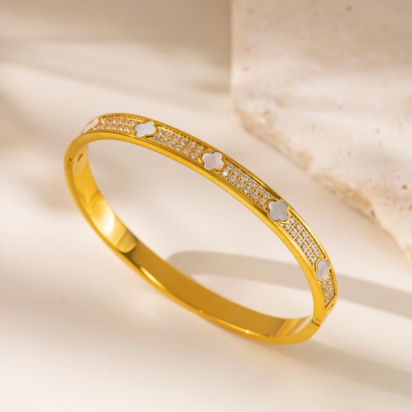 O1CN01m87Vq025wjfrOgWL8_3529117591-0-cib.jpg Stainless Steel Rhinestone Heart Bangle 1049044722313