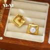 O1CN01mZ8hbL25wjbmRN3fQ_3529117591-0-cib.jpg Stainless Steel Square Pearl Earrings 803327718230