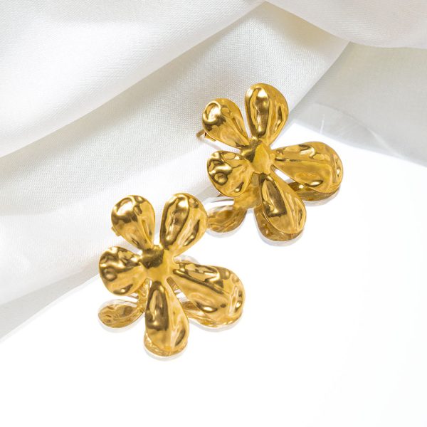 O1CN01mjMl3o25wjYLFc0o1_3529117591-0-cib.jpg Stainless Steel Hammered Flower Earrings 861311002723