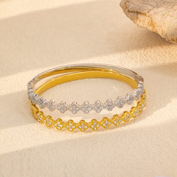 O1CN01nGV95A25wjcV3CfXk_3529117591-0-cib.jpg Stainless Steel Clover Zirconia Bangle 966861840819